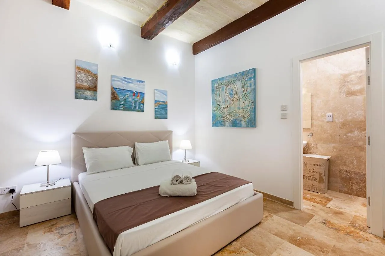 Designer Home With Comfy Sofa In Central Valletta By 360 Estates 0*,